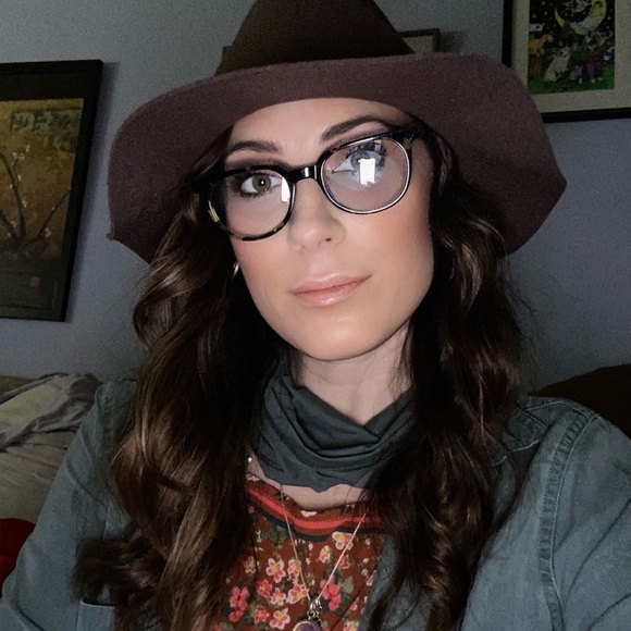 Meet your Posher, Kayla - Picture 8 of 12